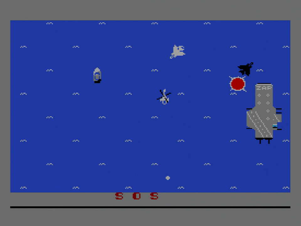 画面下に時々表示されるメッセージは、空母がブラックジェットに攻撃されているときには「SOS」、敵戦艦の完成が間近に迫っていると「CAUTION」、そして自機が爆発する数秒前には「DANGER」とそれぞれ表示されます。作戦遂行のためには、これらを見逃さないことも重要です。