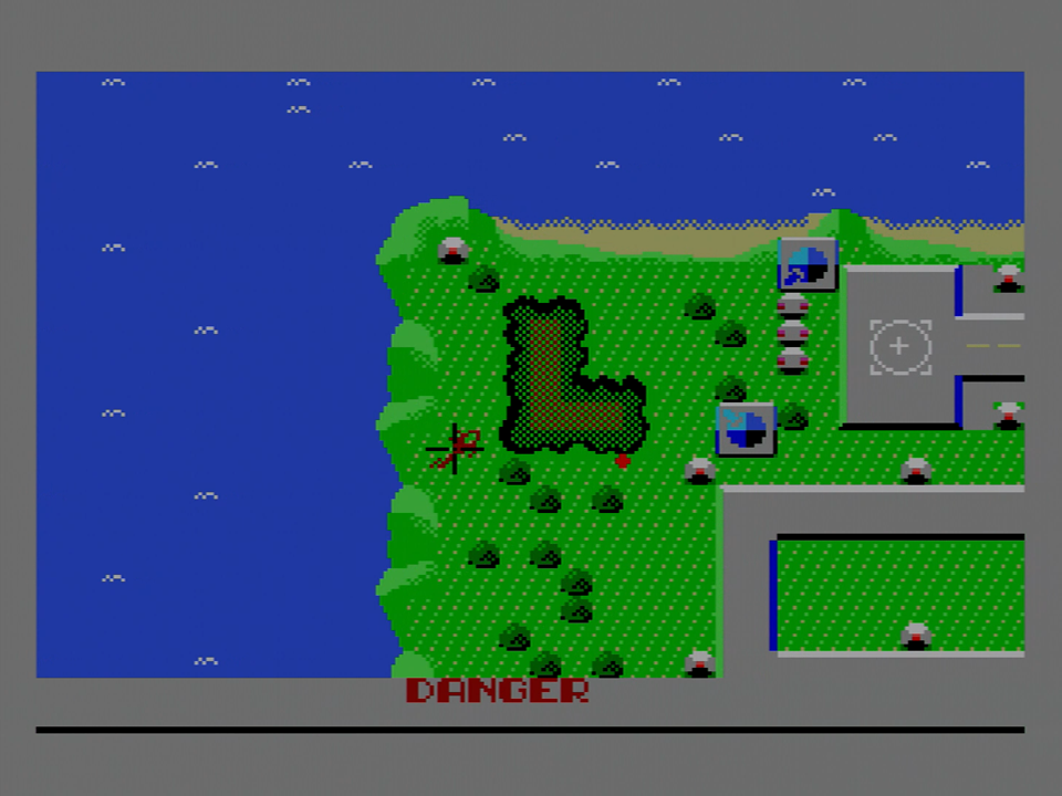 画面下に時々表示されるメッセージは、空母がブラックジェットに攻撃されているときには「SOS」、敵戦艦の完成が間近に迫っていると「CAUTION」、そして自機が爆発する数秒前には「DANGER」とそれぞれ表示されます。作戦遂行のためには、これらを見逃さないことも重要です。