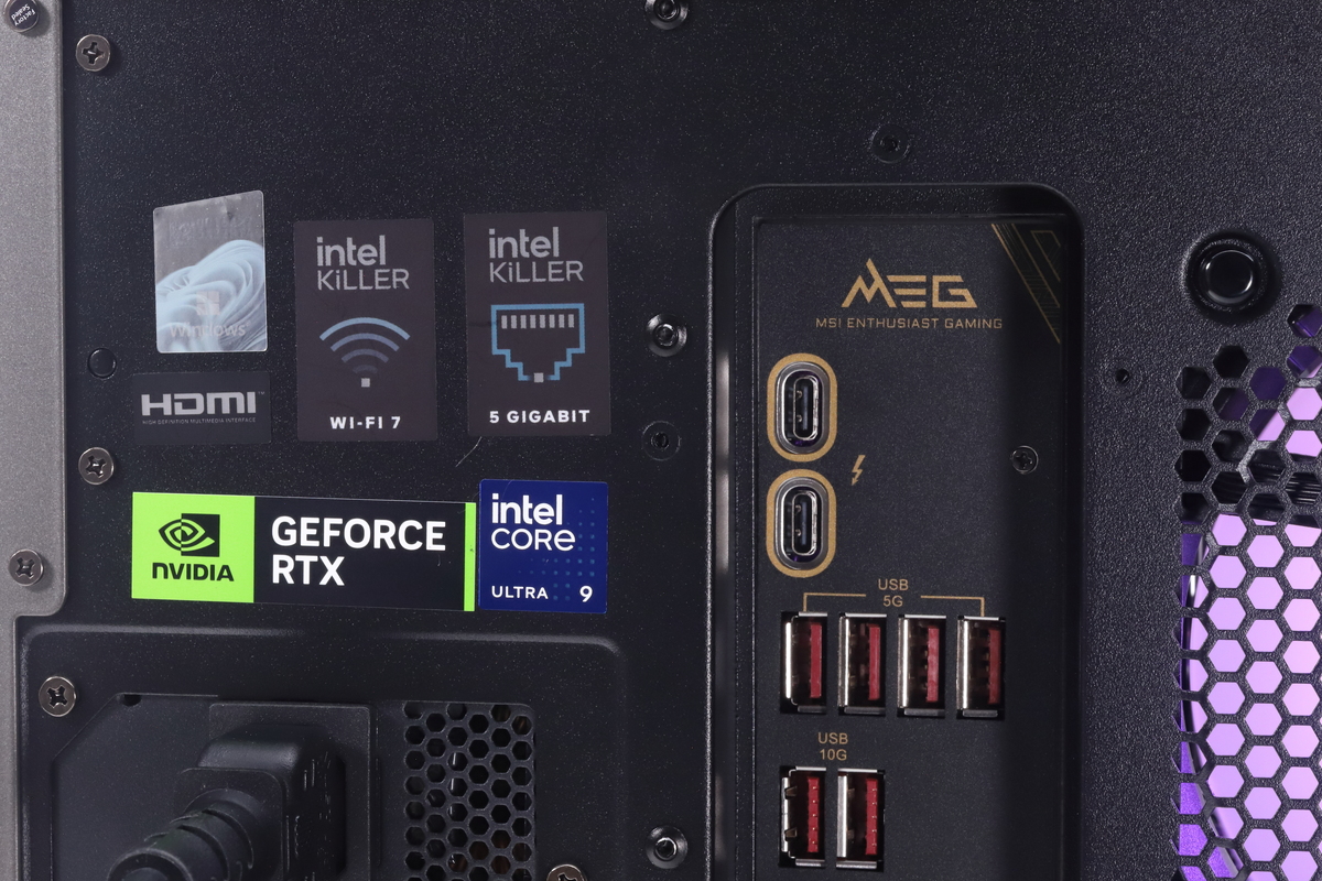 40Gbps対応のThunderbolt 4や5GbE(有線LAN)、Wi-Fi 7などの先進的なインターフェイスを装備