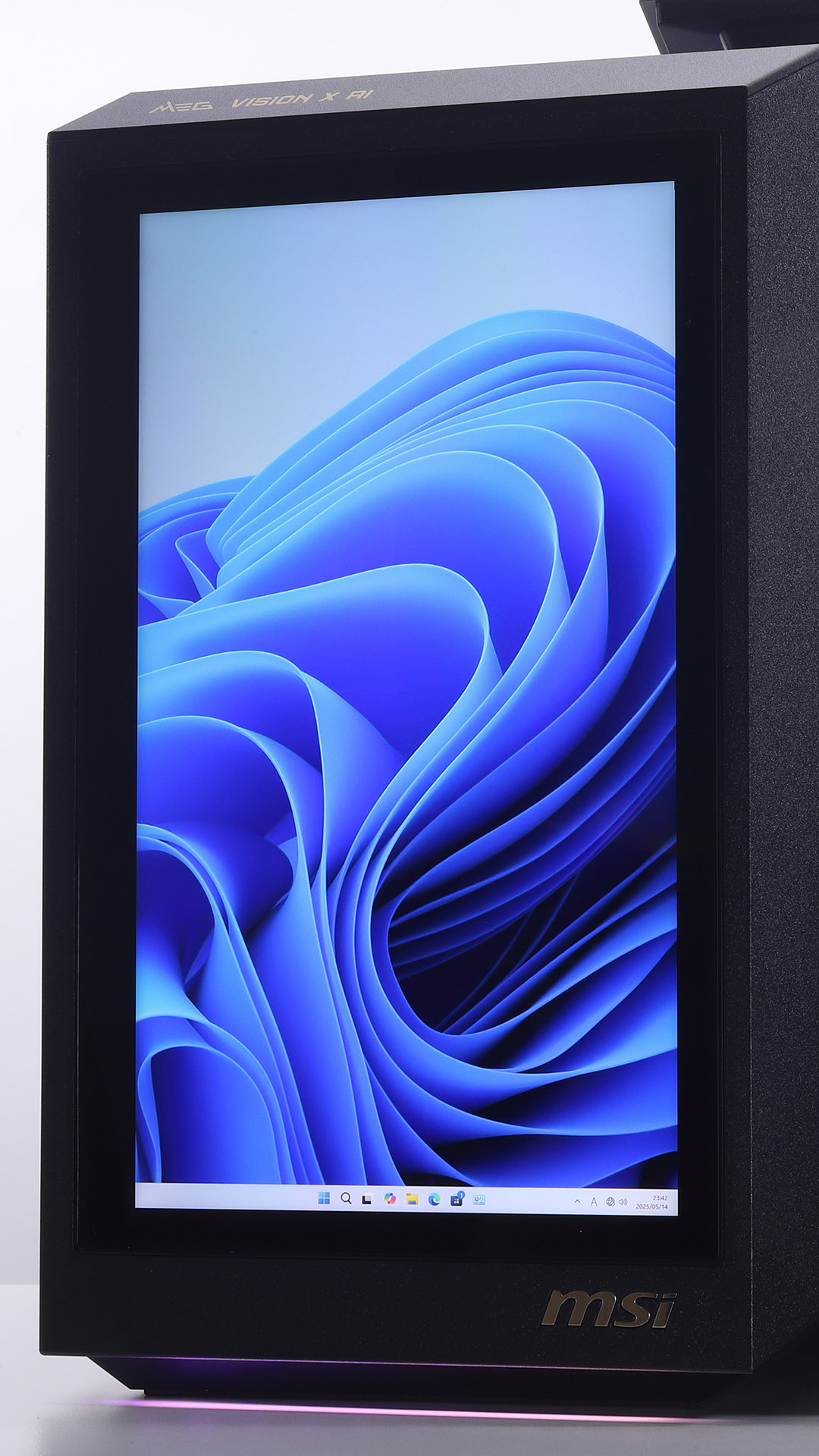 前面パネルは通常のフルHDモニターとしても利用できる。