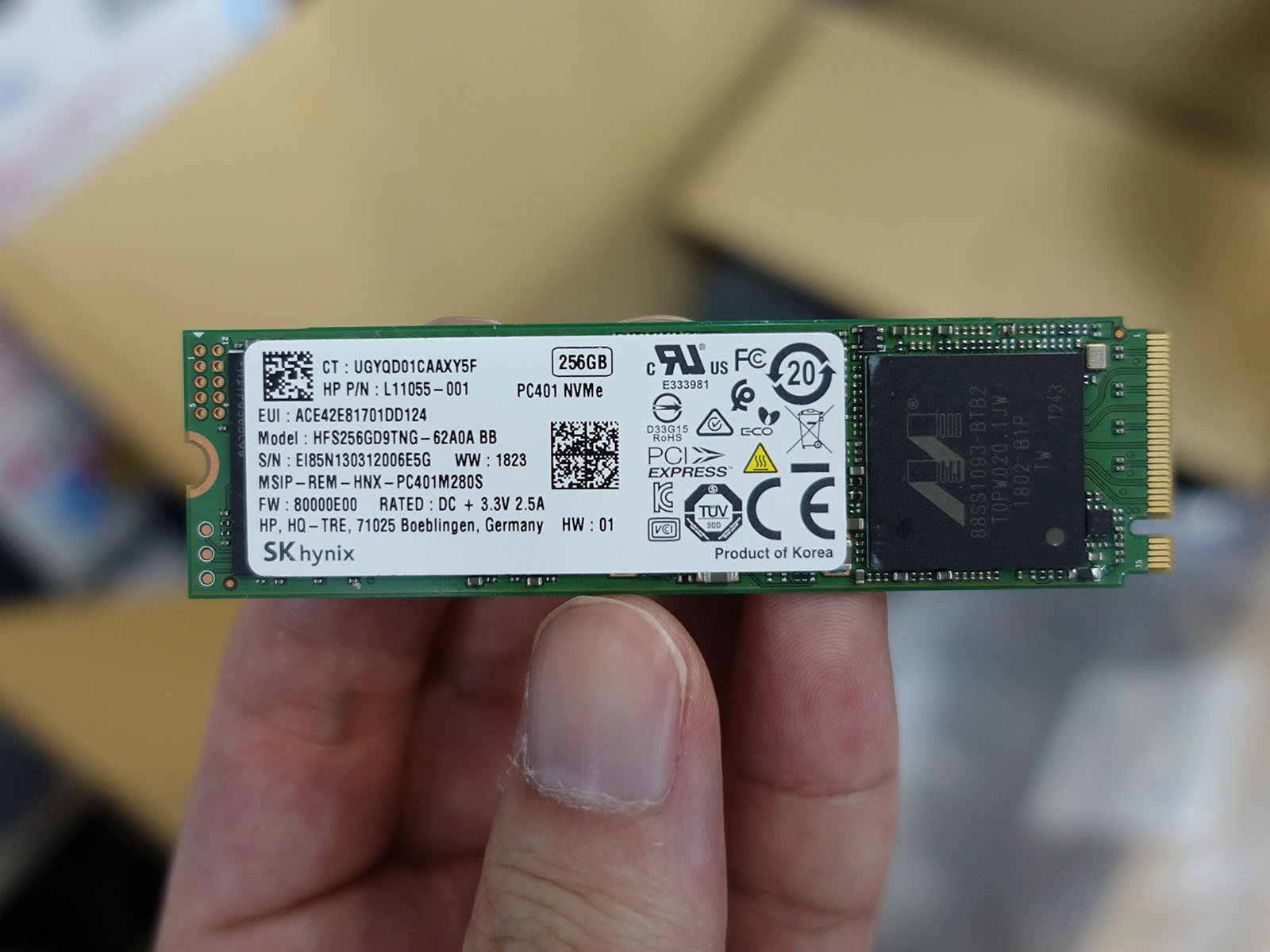 NVMe SSD 256GB 1,800円
