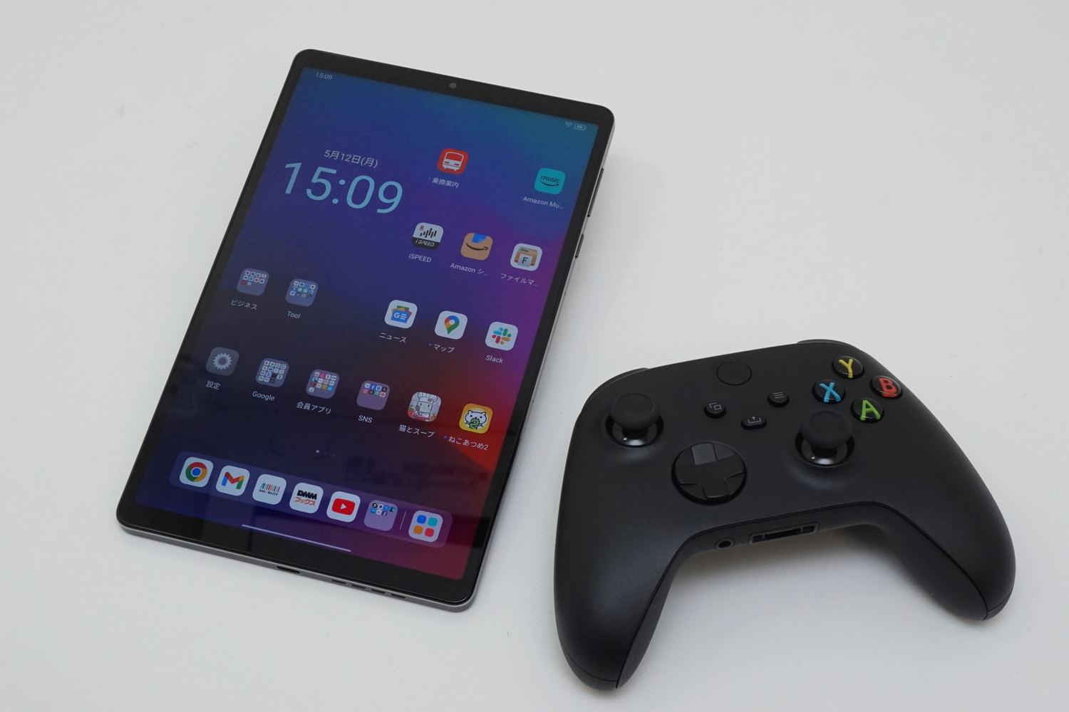 LAVIE Tab T9にXBOXワイヤレスコントローラを接続してプレイしていた頃もあるが、ベッドの上だとちょっと姿勢が苦しかった