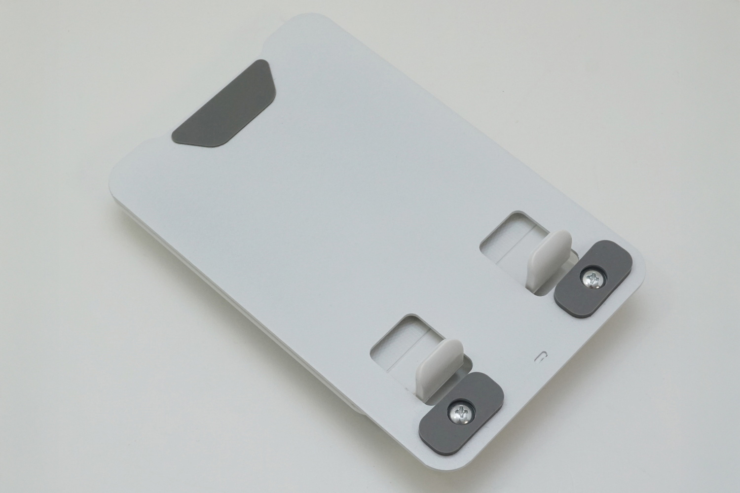 携帯時は折りたたんでコンパクトに収納できる