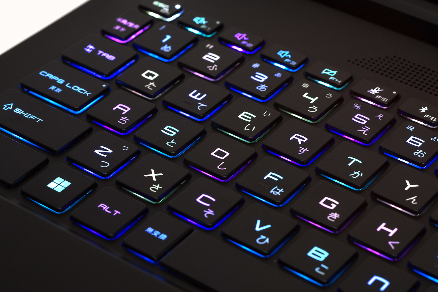 キーボードにはRGBバックライトも備わっている