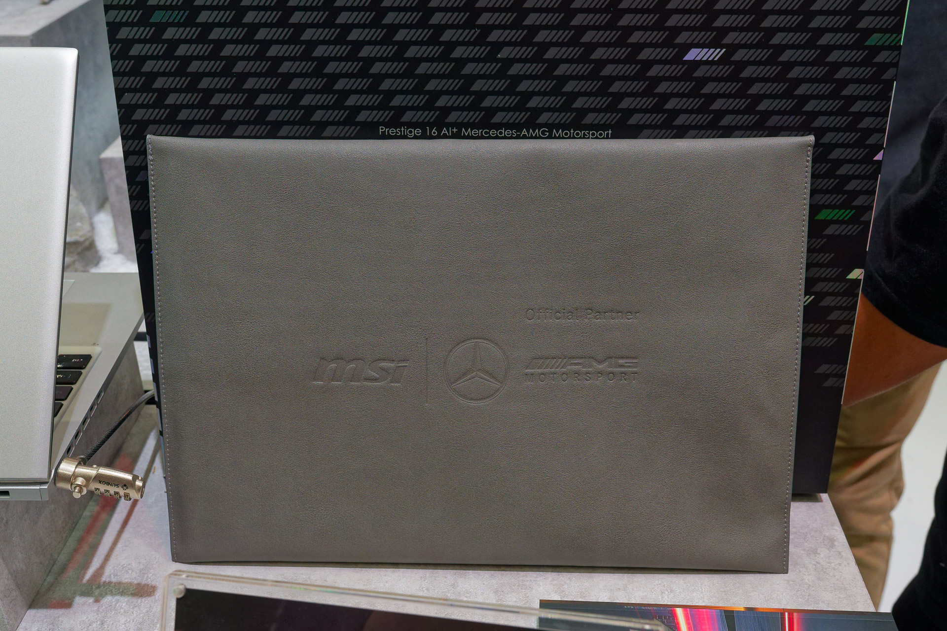 スリーブケースも付属