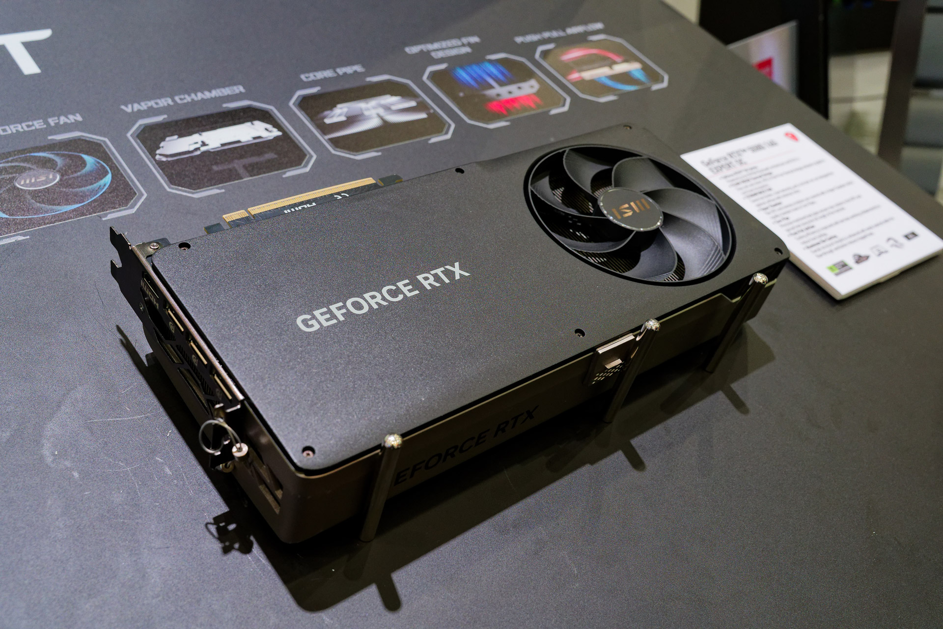 背面プレート側