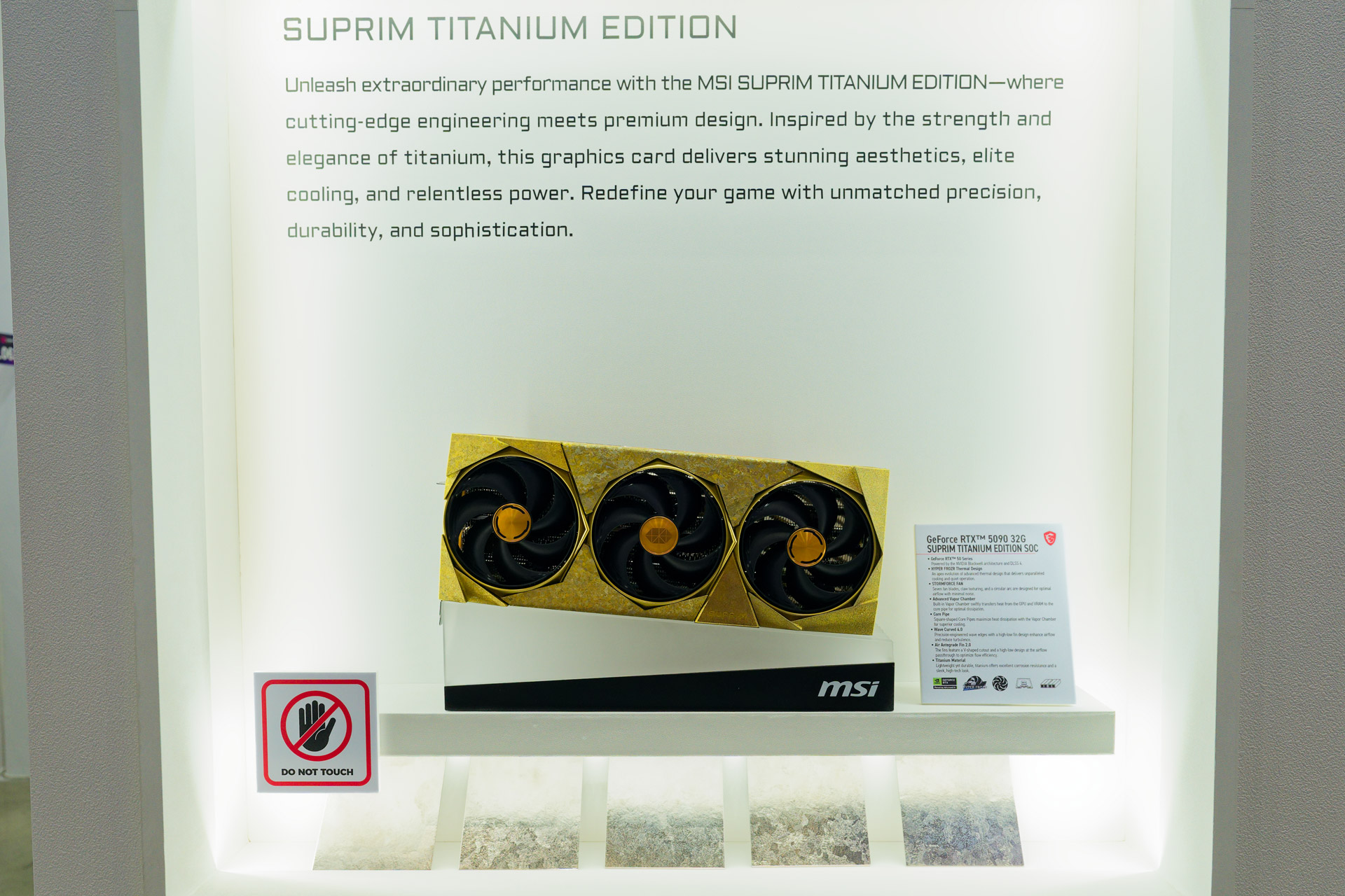 外装とバックプレートにチタン素材を使用した「GeForce RTX 5090 32G SUPRIM TITANIUM EDITION SOC」