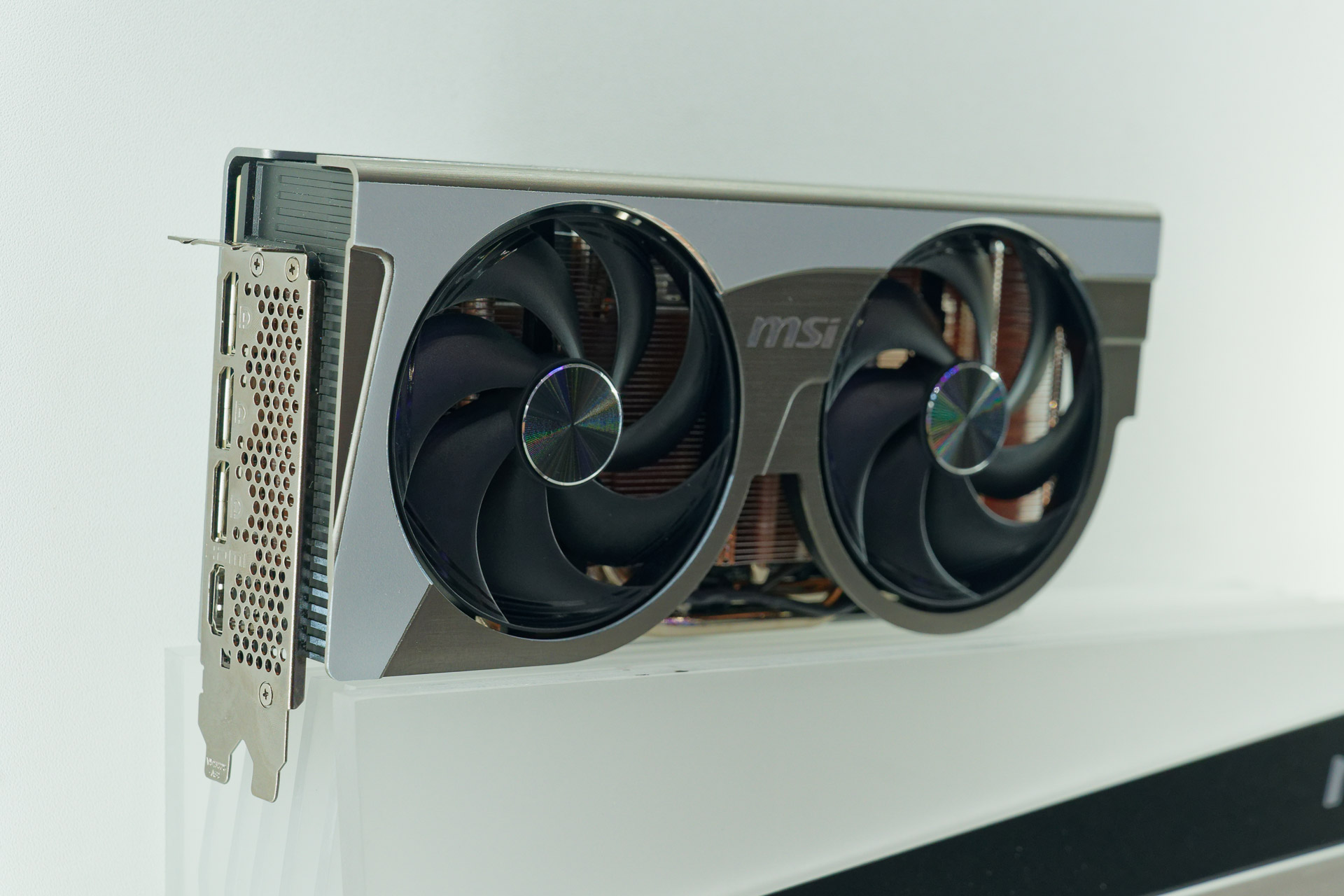初代「Twin Frozr 2」デザインを現代に蘇らせた「GeForce RTX 5060 Ti 16G TWIN FROZR 2025 OC」