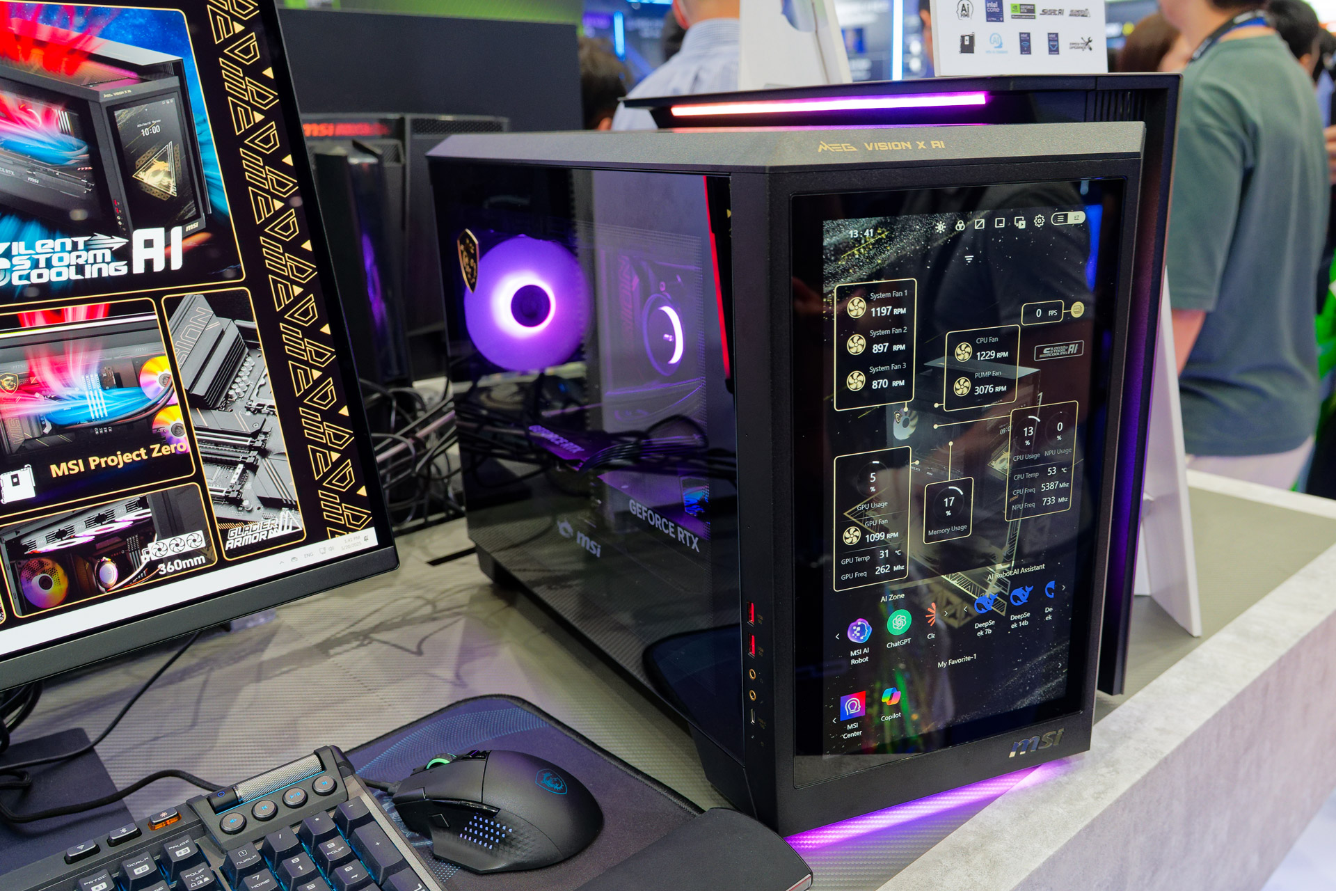 超ハイエンド、かつケース前面に大型モニター内蔵の「MEG Vision X AI」