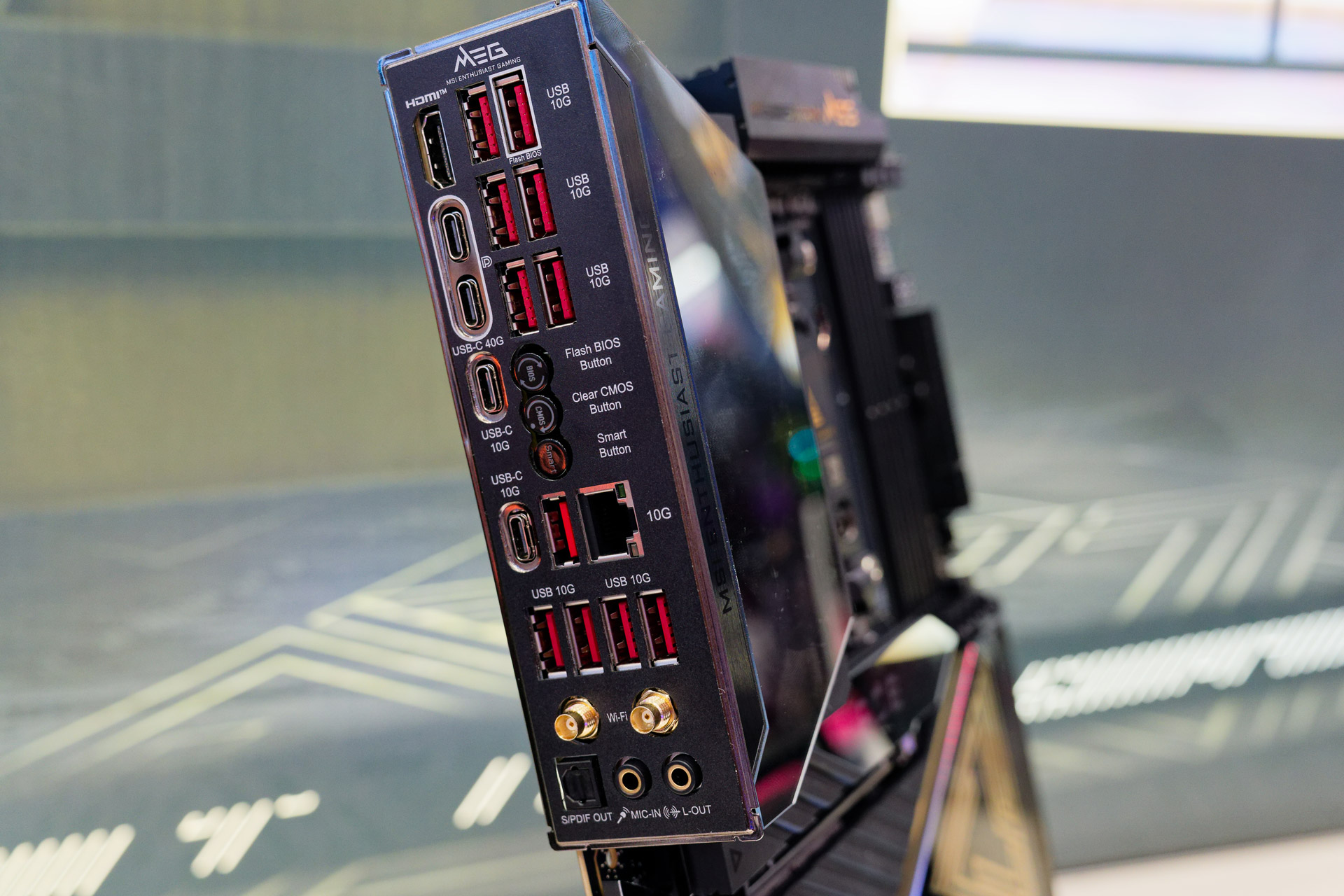 USBやLANなど「10G」だらけのインターフェース