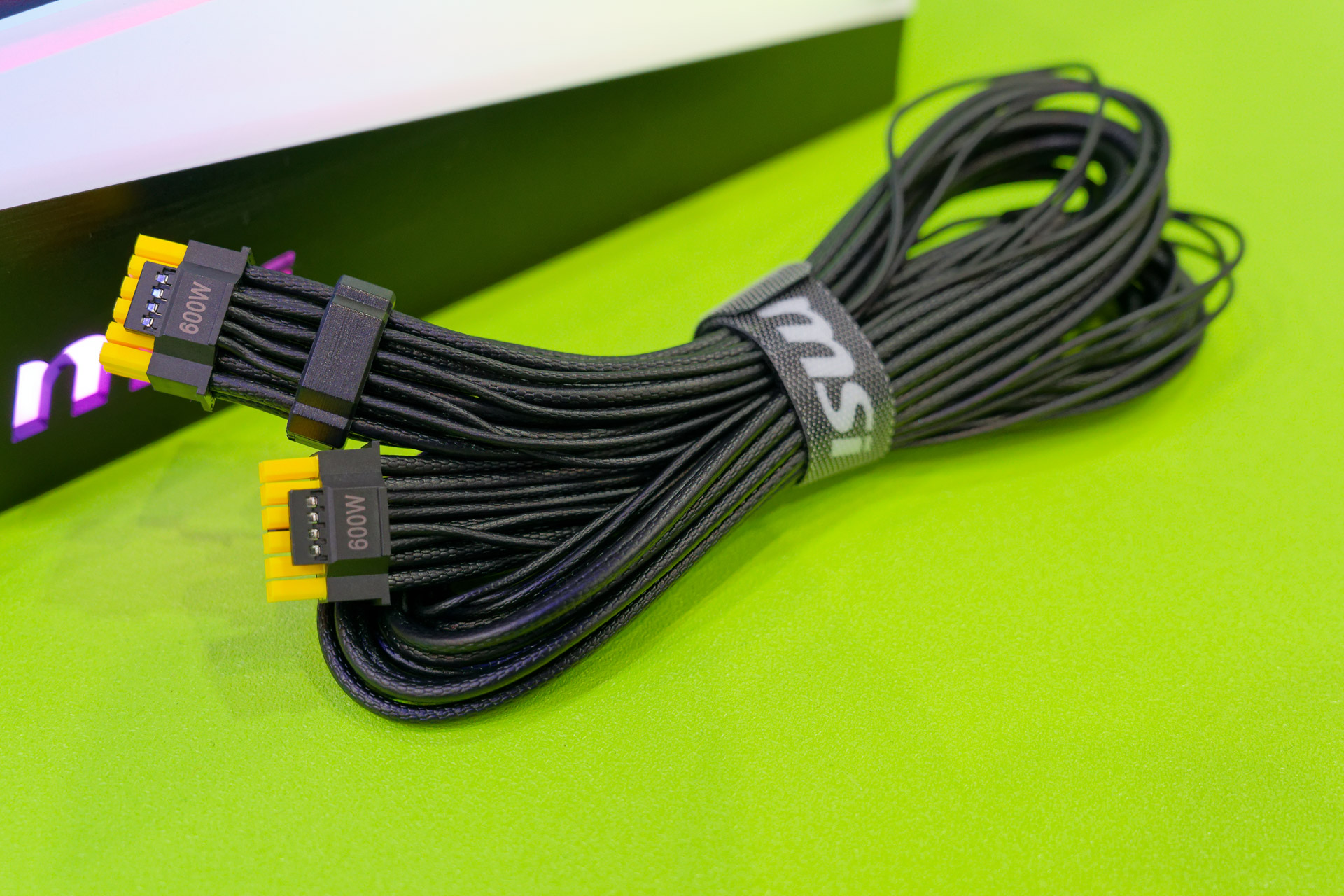 電源の次世代モデルはケーブルが柔らかく取り回しのしやすい新しい素材に