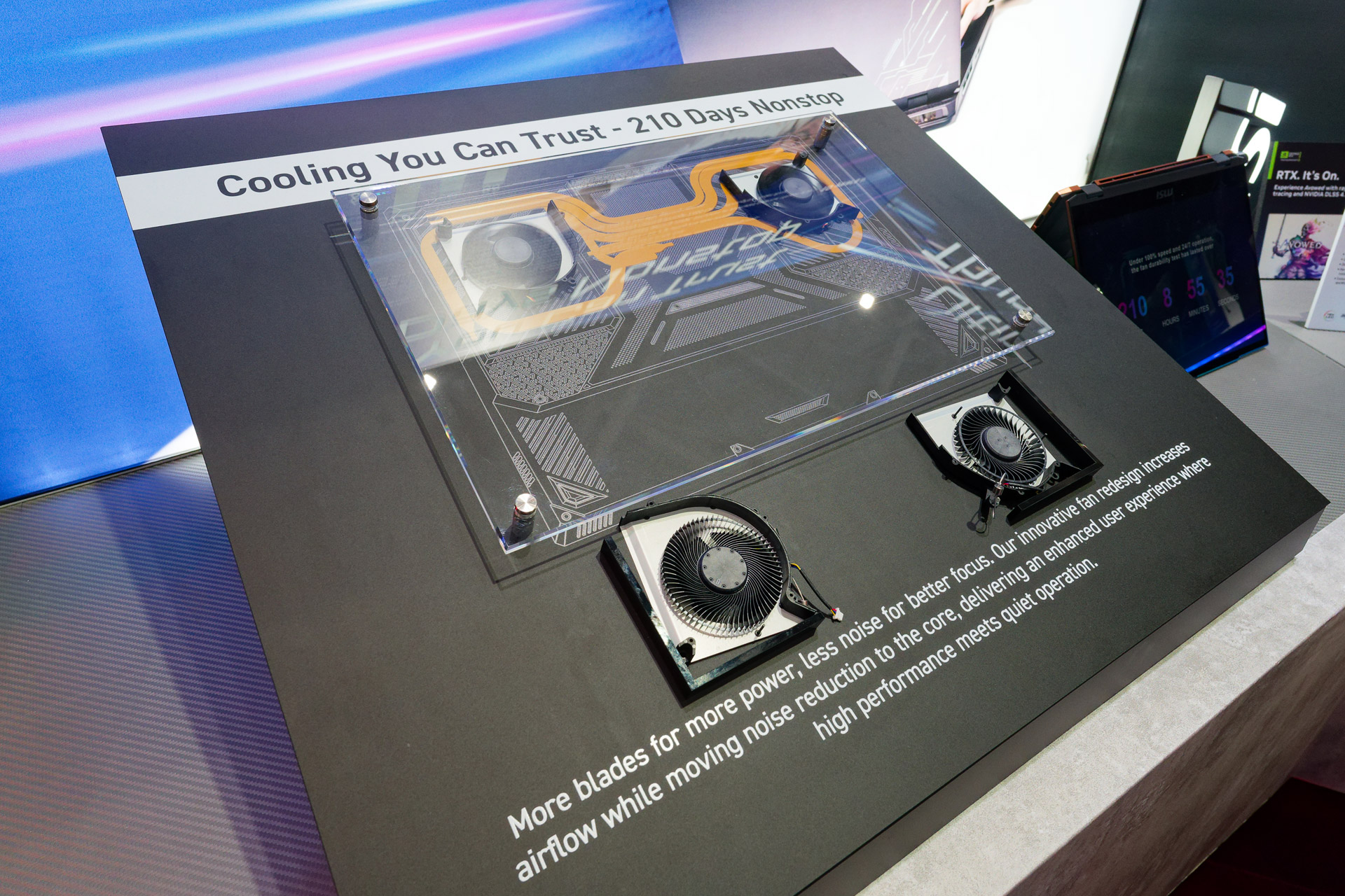 搭載ファンのブレード構造などの紹介も