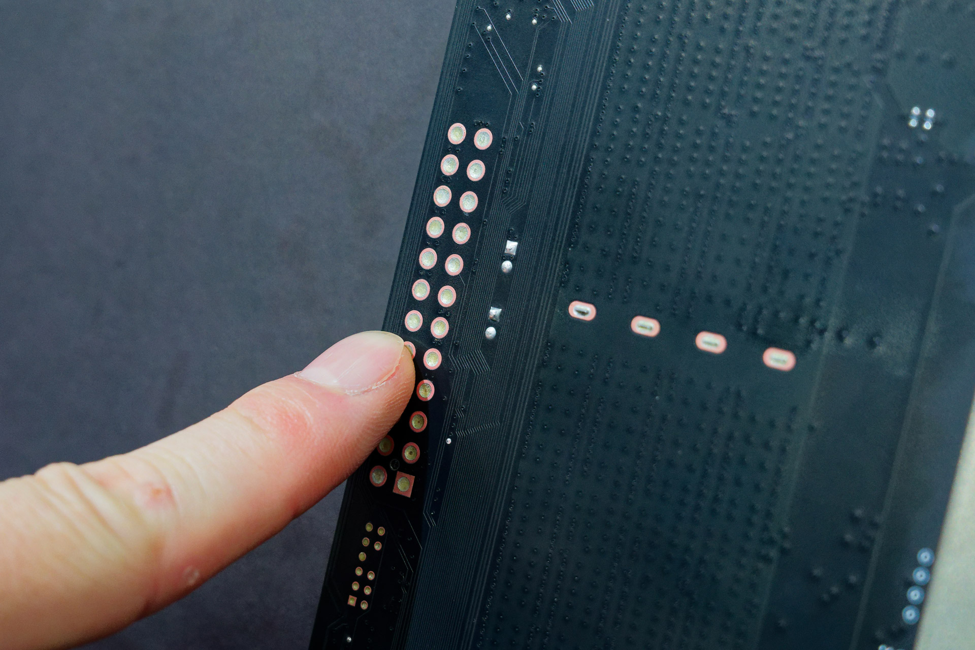 うっかり強く握って「痛っ！」となったユーザーも多いと思うので、実現すればうれしい改善だ