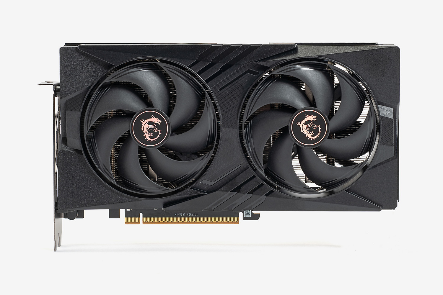 GeForce RTX 5060 8G GAMING OCの正面。カード寸法は全長248mm×高さ135mm。今時のPCケースならまったく問題ないサイズだが、旧世代PCのアップグレード用として購入する場合は、高さが足りるかに注意したいところ