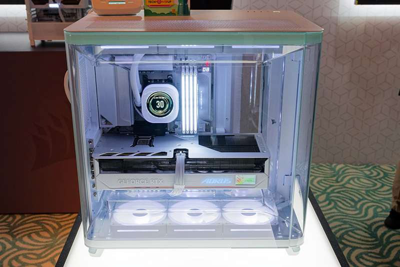 見た目からして、かなり効率的なエアフローになっていることが伺える