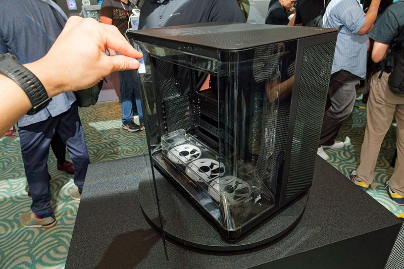 側面のガラスは簡単に開ける