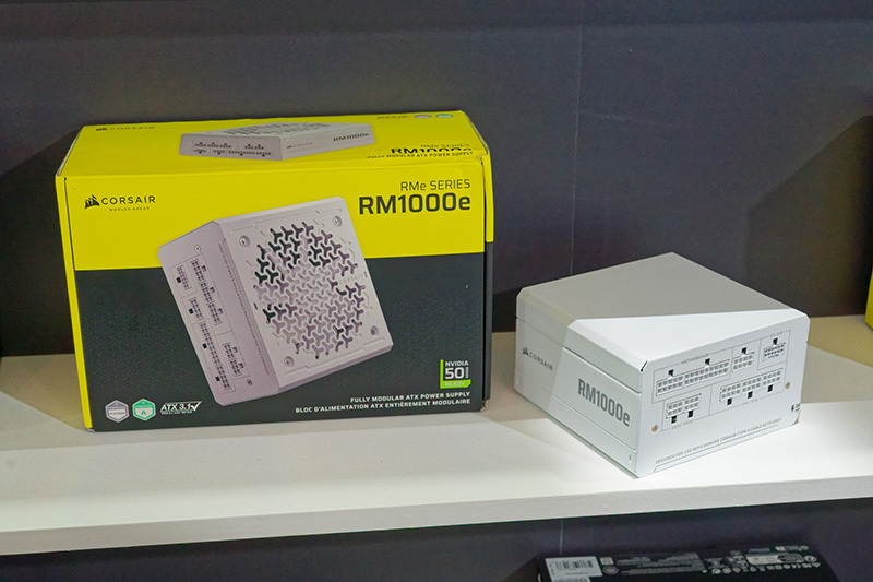 ミドルクラスのRMeシリーズからは、新たにホワイトモデルが6月から発売される