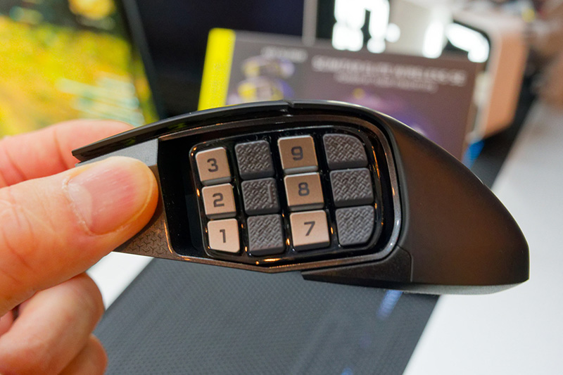 12個のボタン1つ1つに機能を割り当てられる