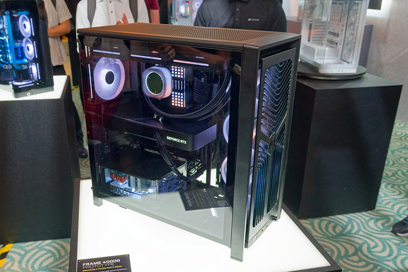 モジュラー式のFRAME 4000Dをさらに発展させた参考出品モデルの「FRAME 4000D PROTOTYPE」