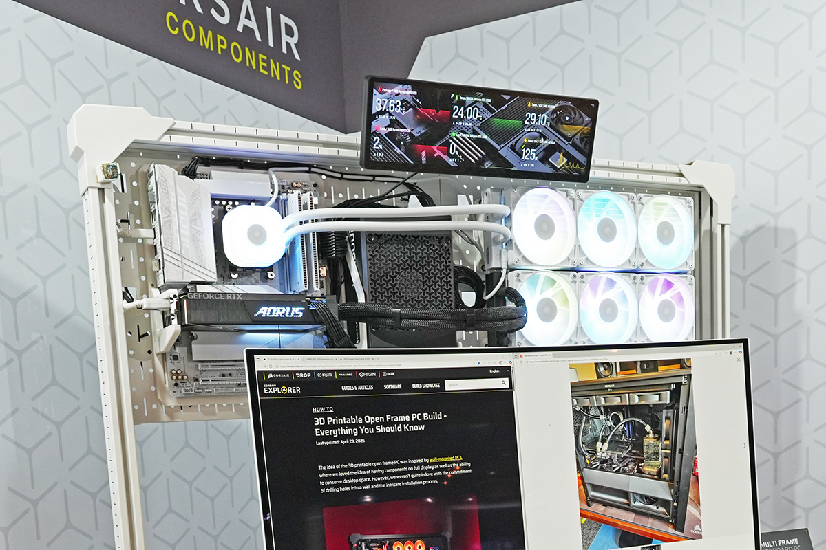 デモ機はMOD PCなどで見られる壁掛けPC風の展示が行われていた