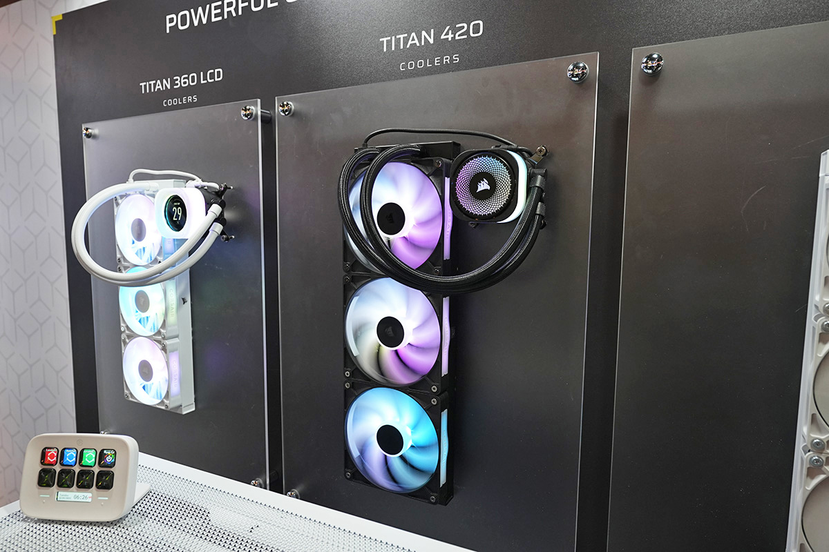 これに合わせて登場する420mmサイズの水冷クーラー「iCUE LINK TITAN 420 RX RGB」