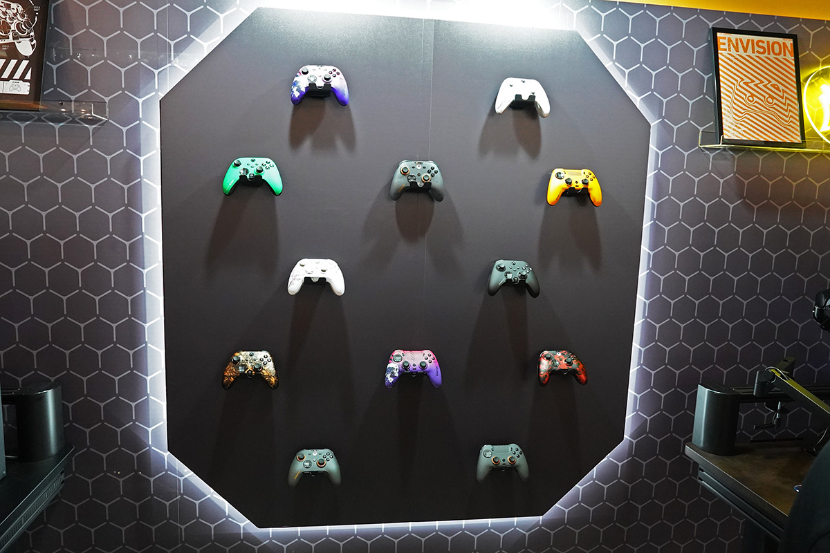 SCUFのゲームパッドも多数のサンプルが用意されていた