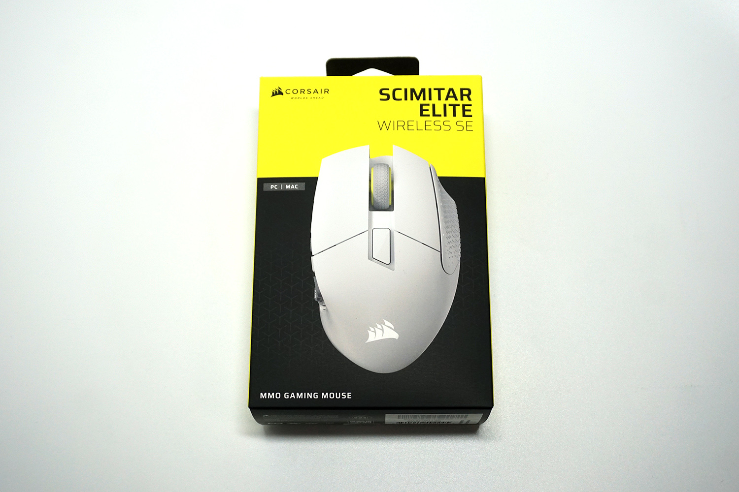 パッケージは本体カラーに合わせた物になっている。