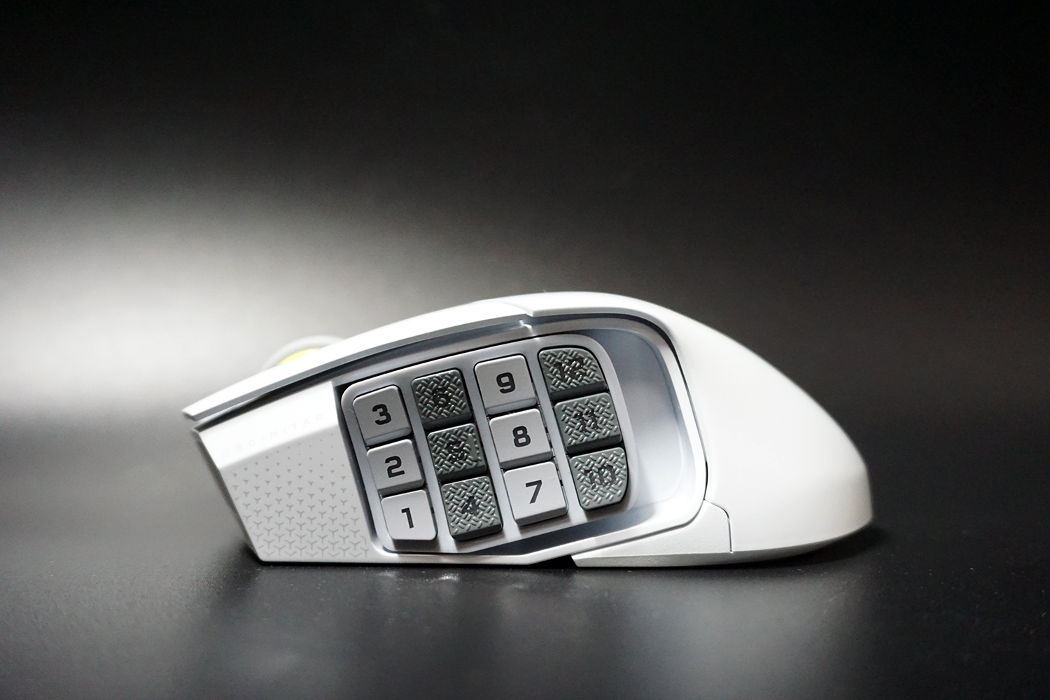 サイドボタンを一番前に動かした状態。