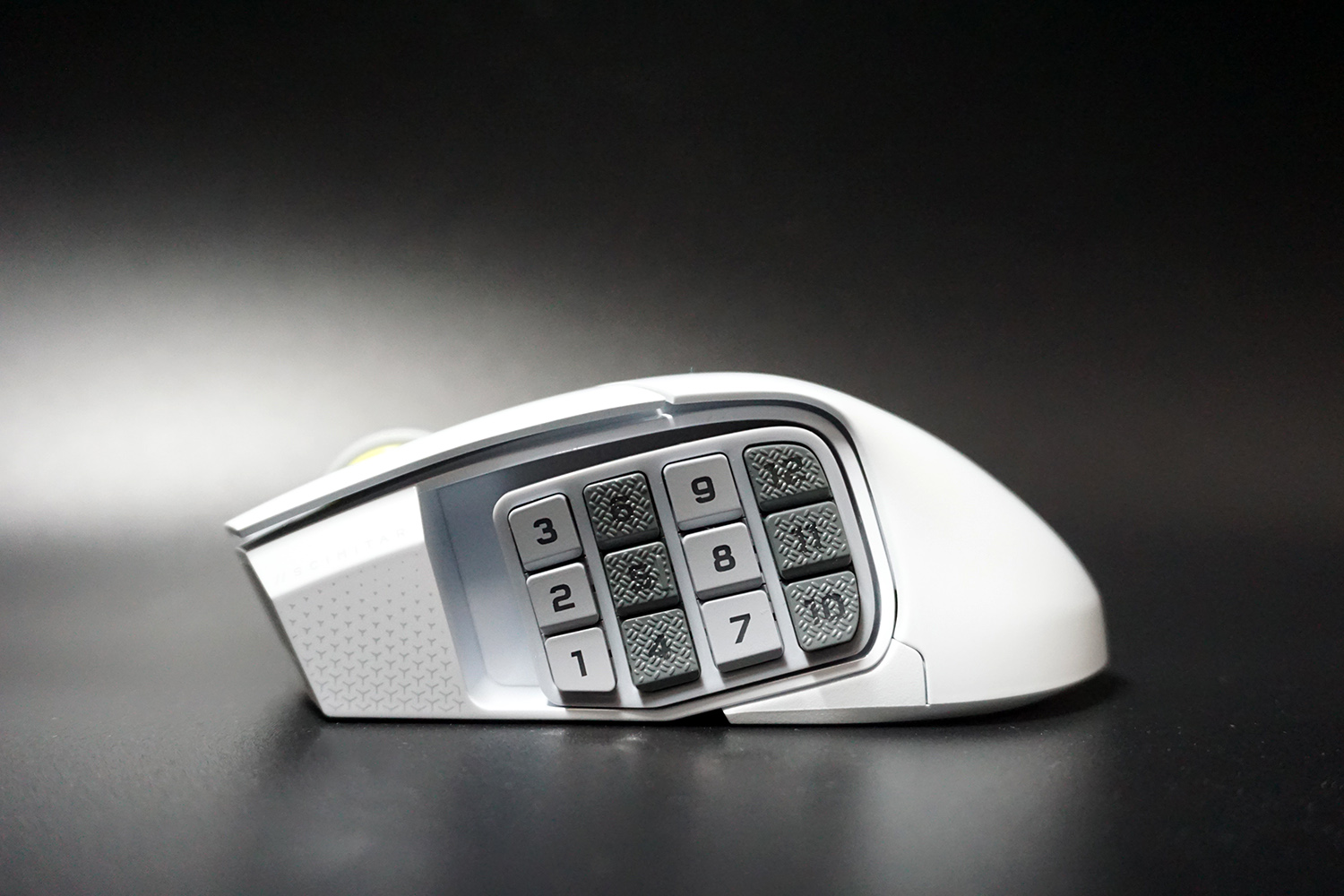 サイドボタンを一番後ろに動かした状態。