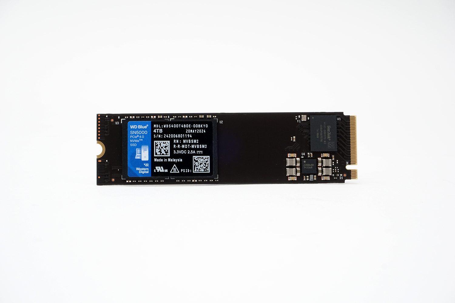 4TBの大容量ながらNANDは2チップで構成されている