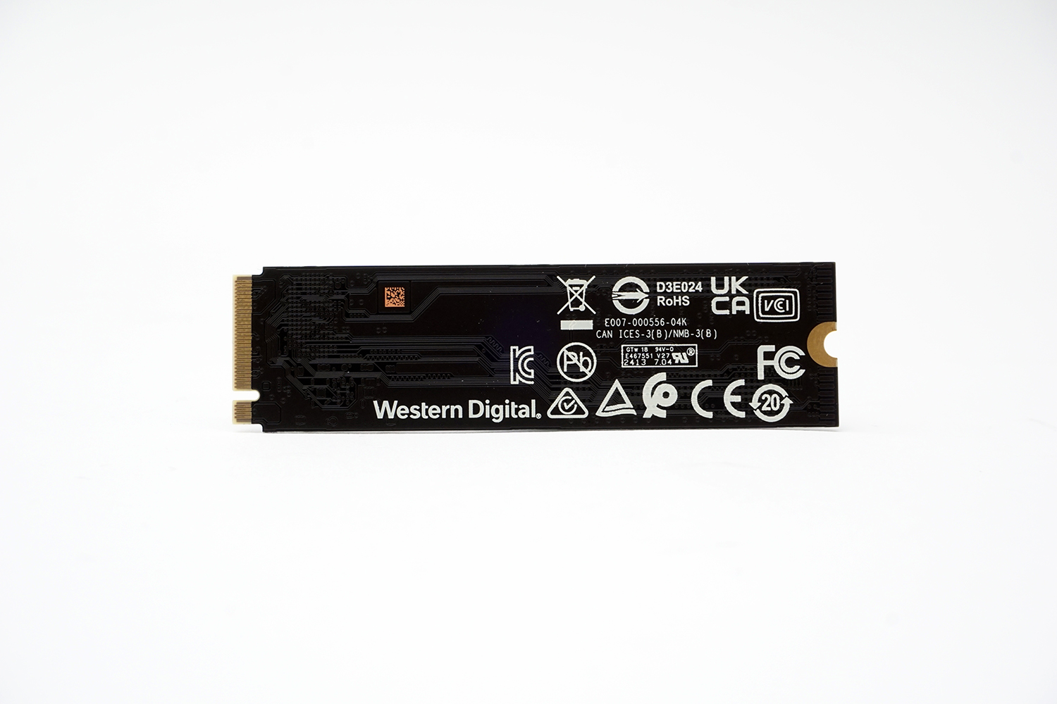 裏面には何もチップは搭載されていない