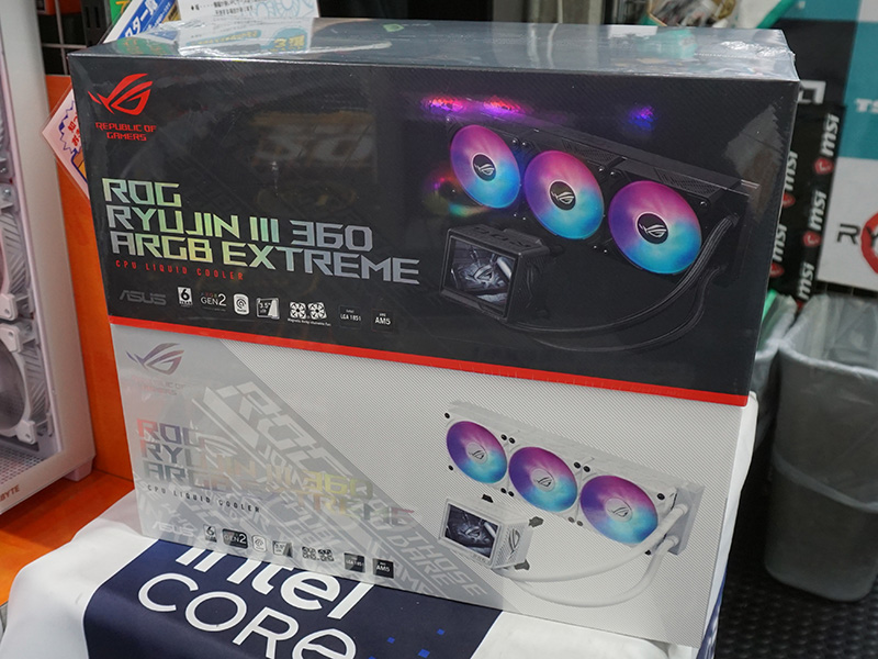 「ROG RYUJIN III 360 ARGB Extreme」と「ROG RYUJIN III 360 ARGB Extreme White Edition」