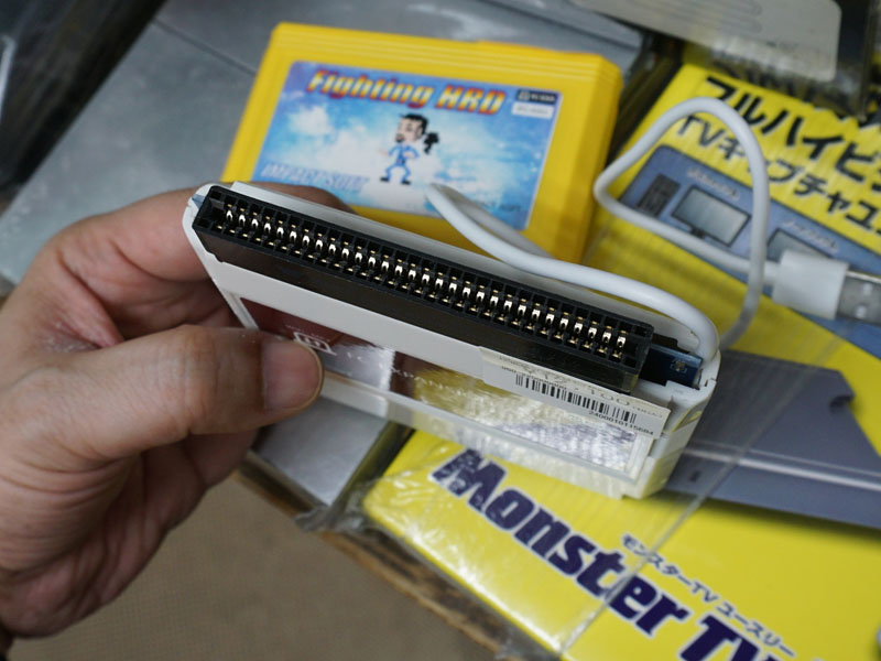 ゲームカセット差し込み口