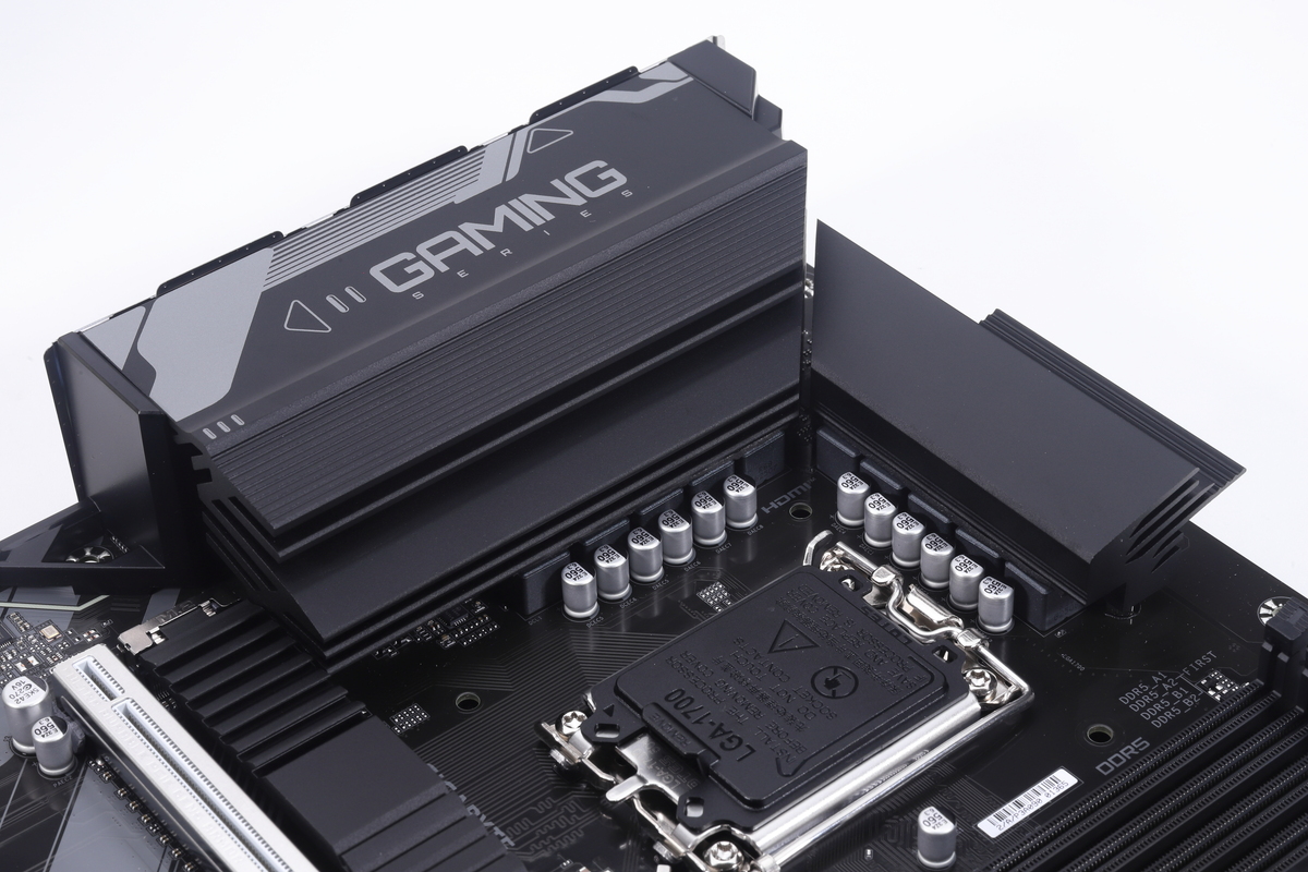 DrMOSを採用する8+1+1フェーズのVRMを搭載