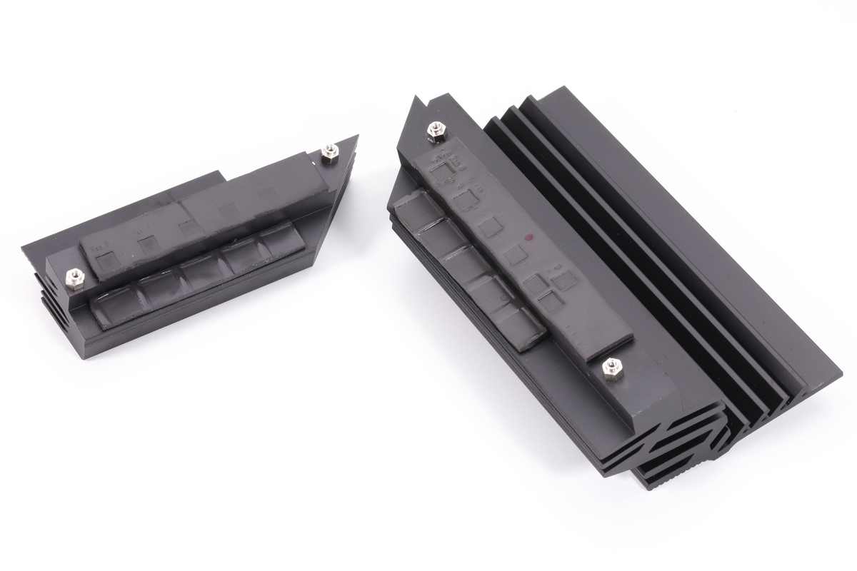 VRM用ヒートシンクはすべてのMOSFETをカバーしている