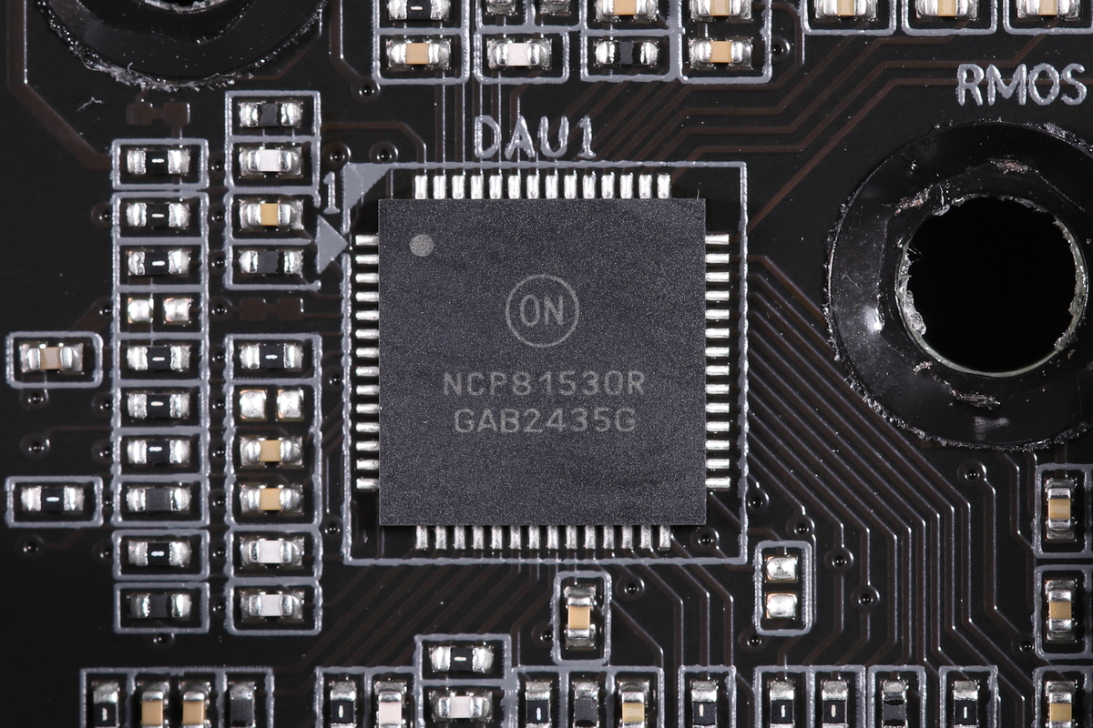 VRMのPWMコントローラはOnsemi「NCP81530R」