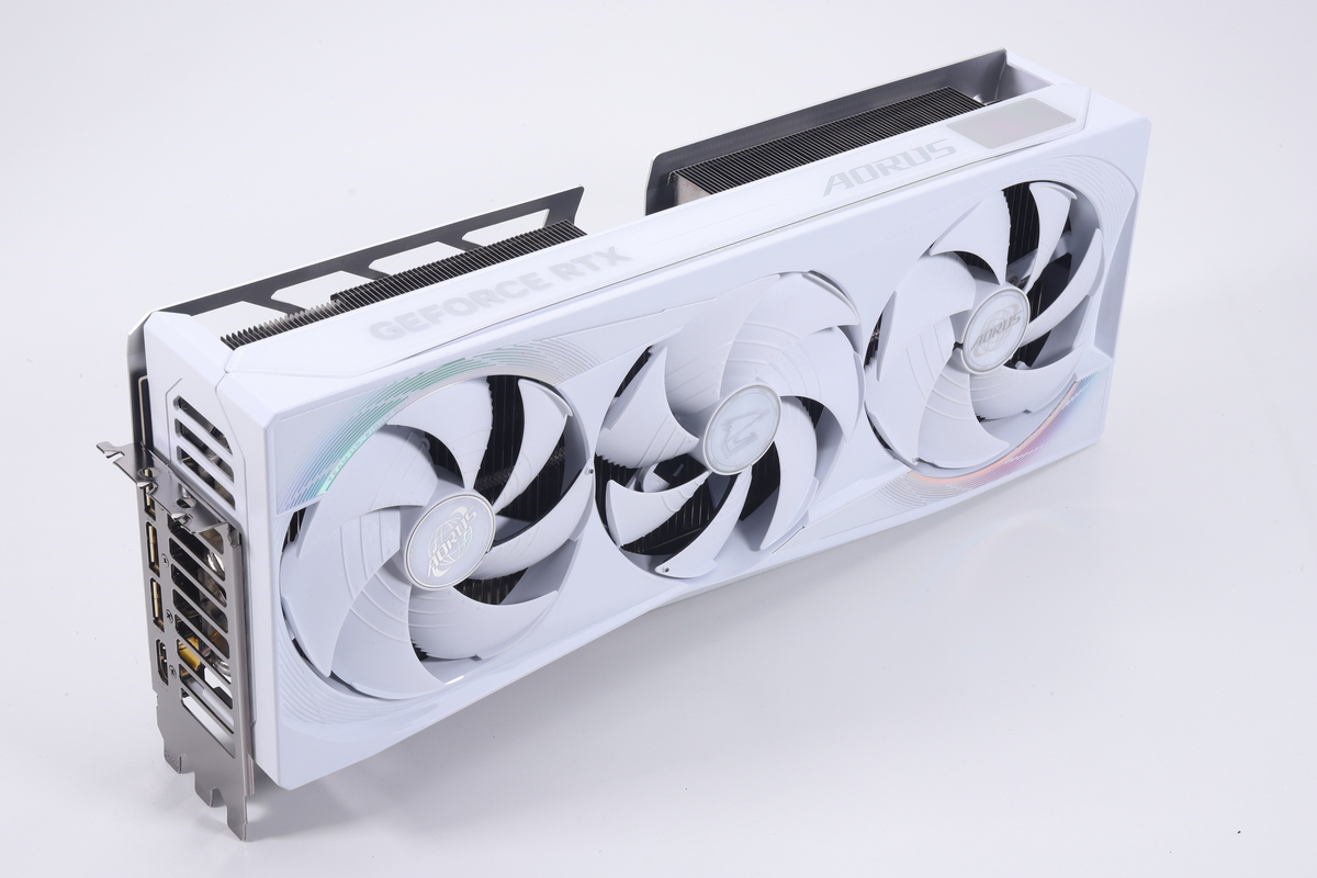 GIGABYTE製のハイエンドビデオカード「AORUS GeForce RTX 5080 MASTER ICE 16G」