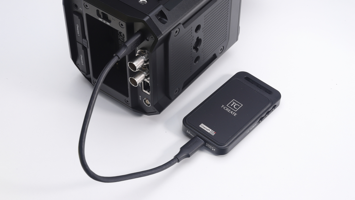 Blackmagic PYXIS 6Kは、USB Type-Cポートに接続したストレージにも記録可能