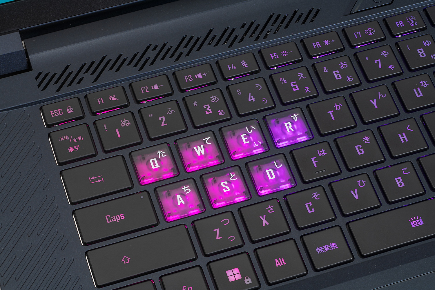 キーストロークは1.7mm。ゲームで多用するWASDキーとQ/E/Rキーはスケルトン仕様