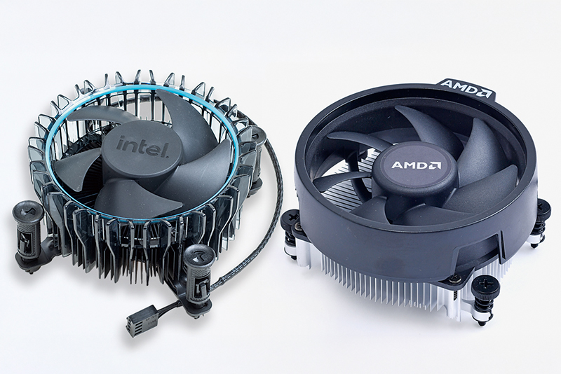 ミドルレンジ以下のCPUに付属することがあるIntelおよびAMDの標準クーラー。性能は必要最低限