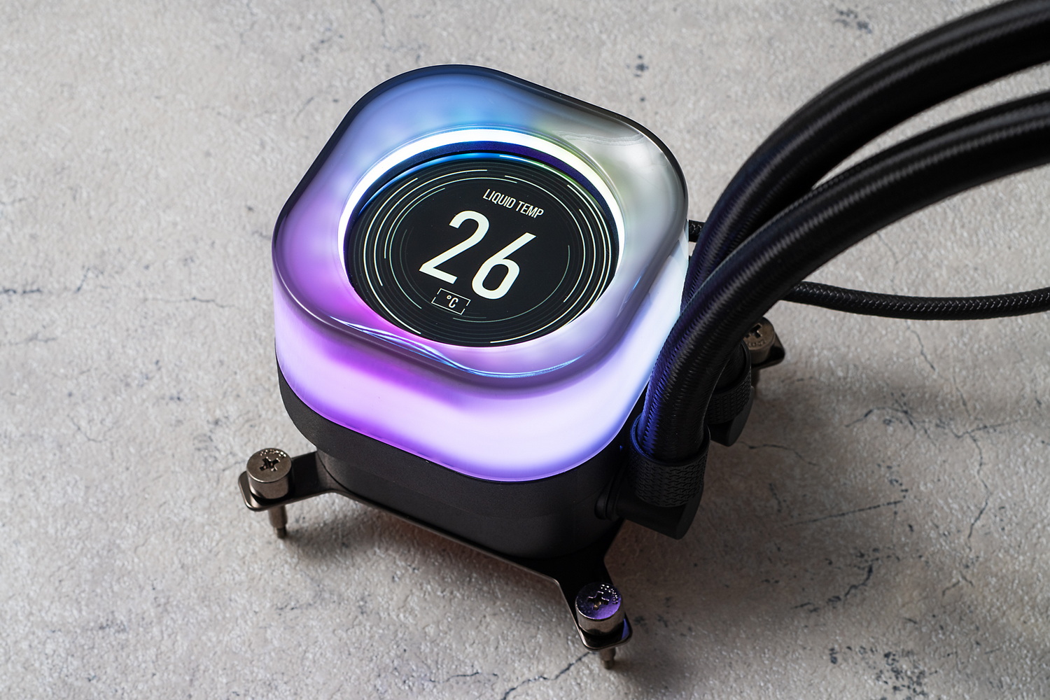 ファンや水冷ヘッドのビジュアルは水冷クーラー選びの重要なファクター。最近ではヘッドに液晶を内蔵するものも増え、表現力がさらに進化している