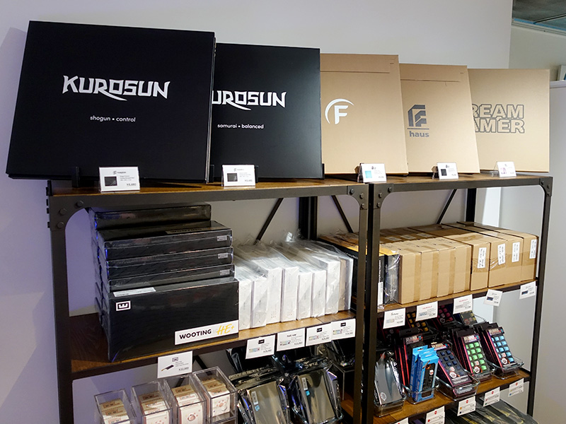 マウスパッドやキーボードなど販売