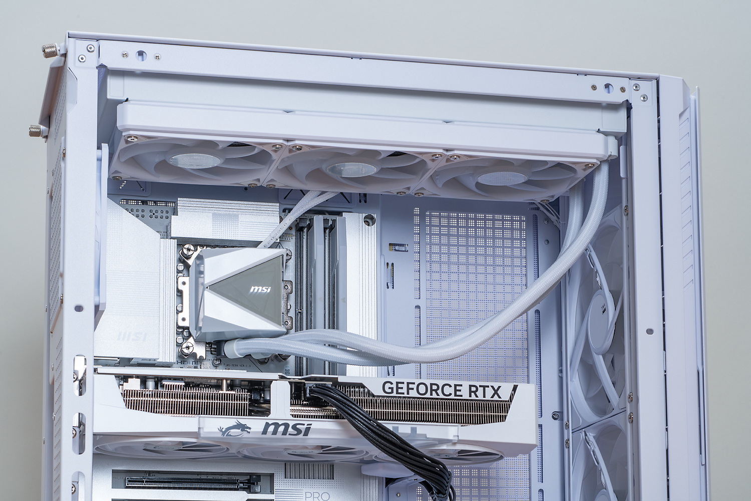 MAG CORELIQUID I360 / WHITEは天板側に組み込んだ