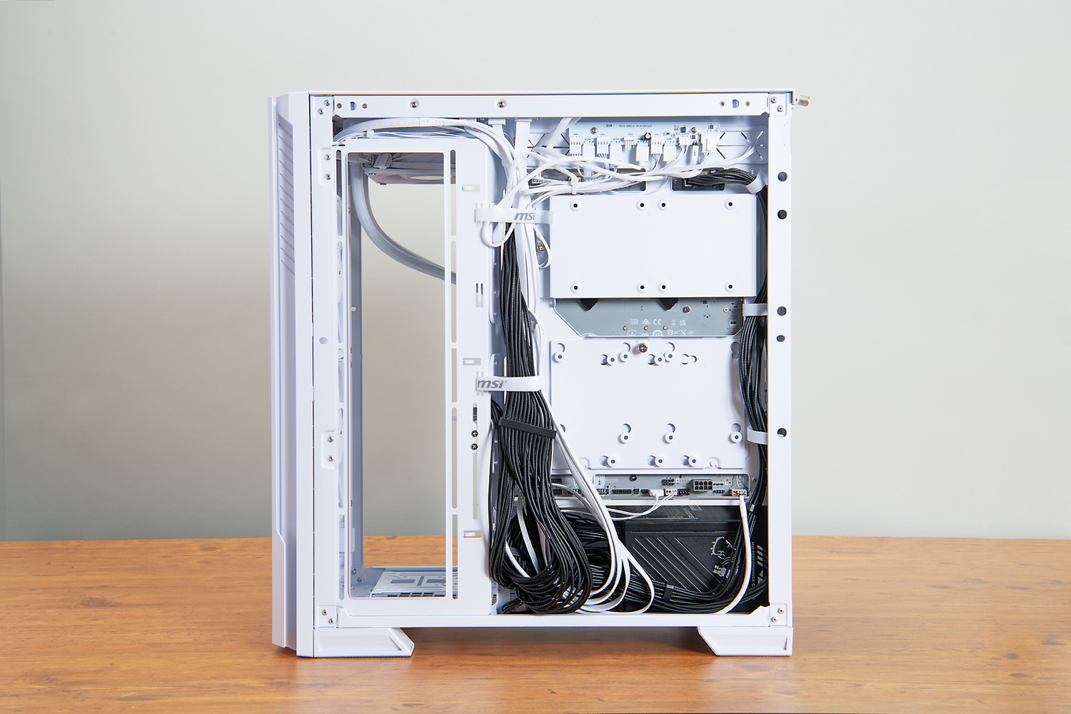 マザーボードベース裏面の様子