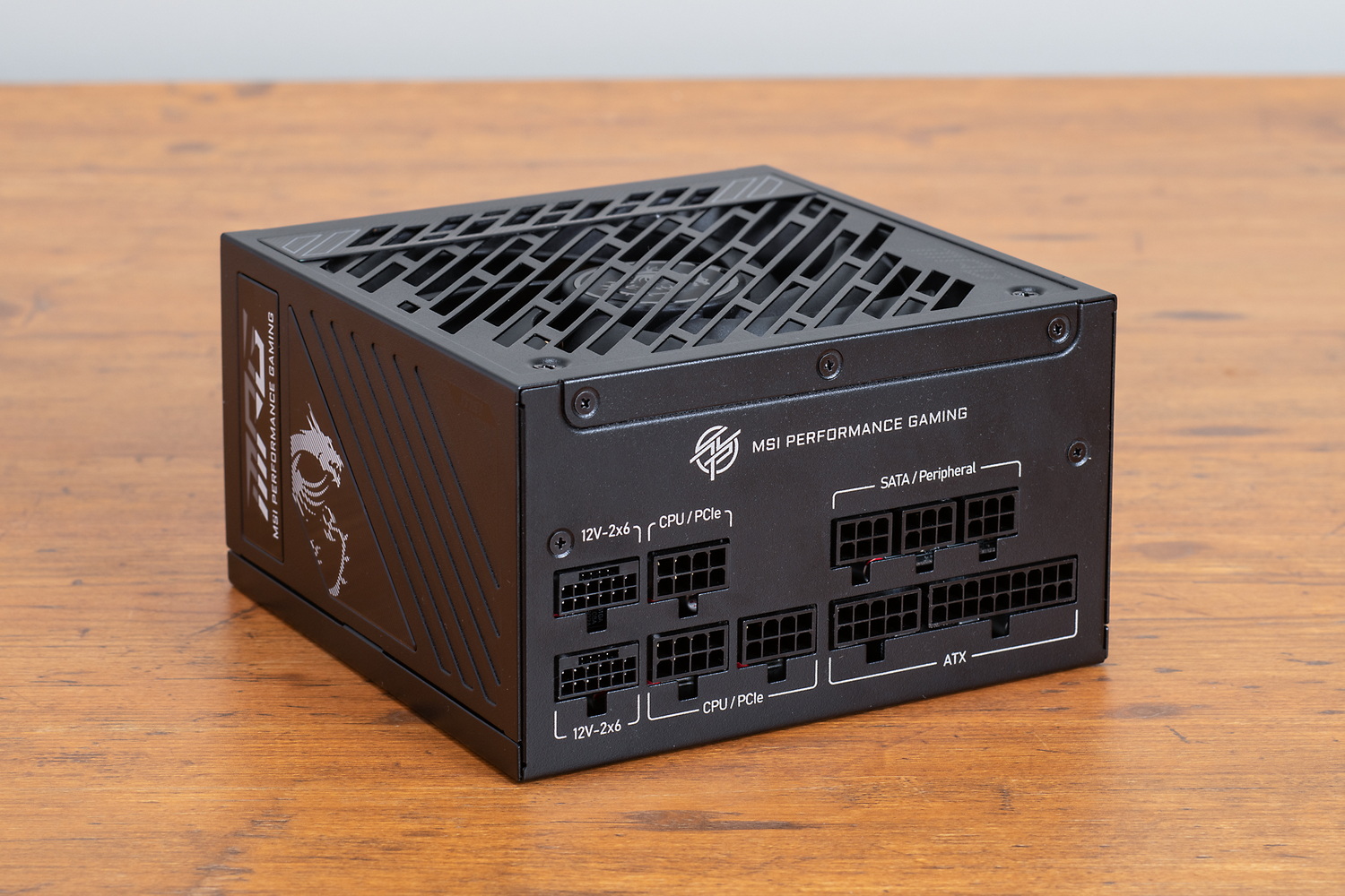 電源ユニットはMAG A1000GLS PCIE5