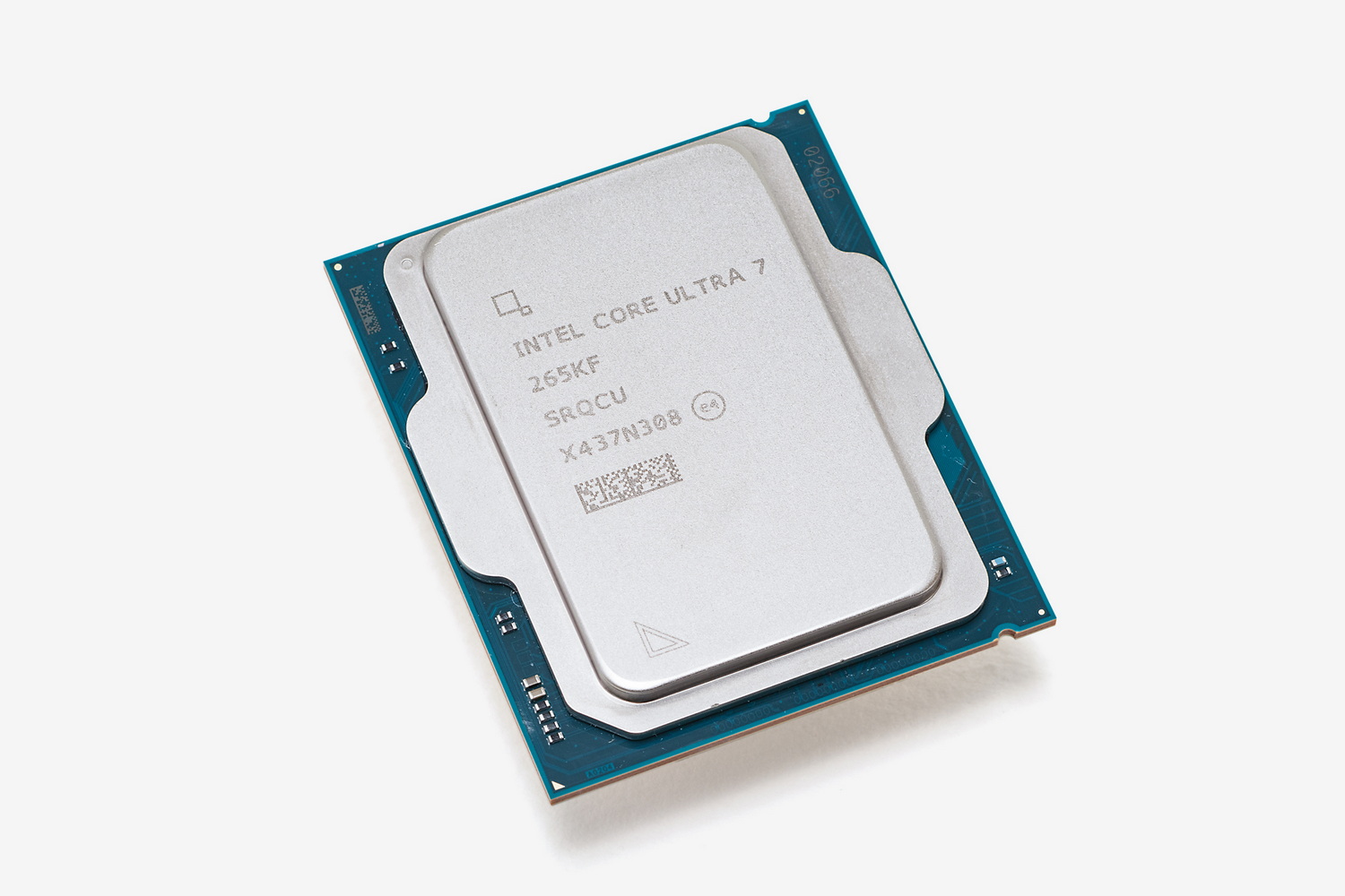 CPUはIntel Core Ultra 7 265KFを使用。内蔵GPU非搭載モデルなので265Kよりも3,000円ほどお安めなのが嬉しい