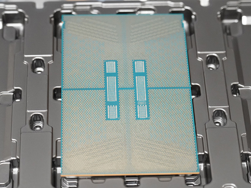 「Xeon 6960P」の背面