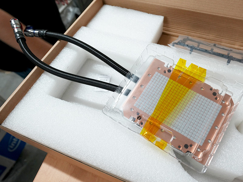 1Uサーバー向け水冷ブロック「7529-CF」