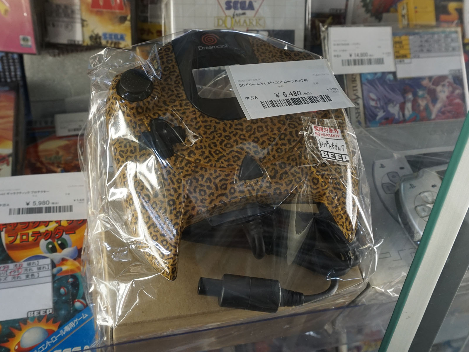 ヒョウ柄のドリームキャストコントローラ