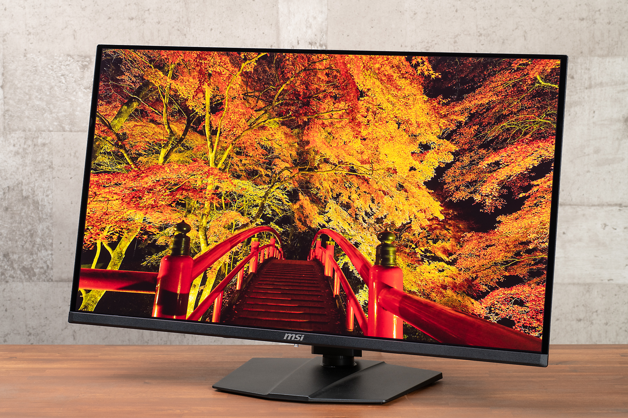 ゲーミングモニターにありがちな赤色がきつ過ぎるというような事もない